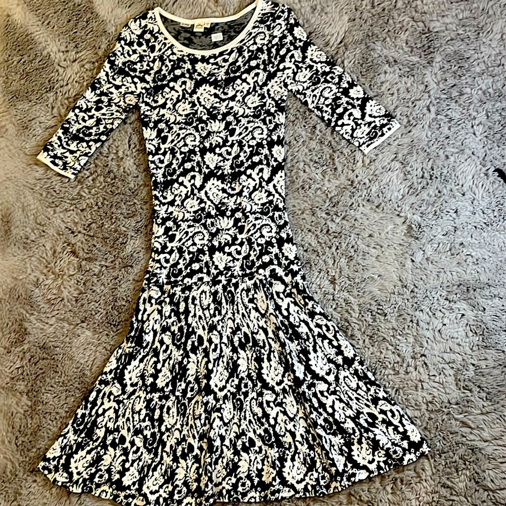 SANGRIA BRAND DESIGNED MIDI DRESS